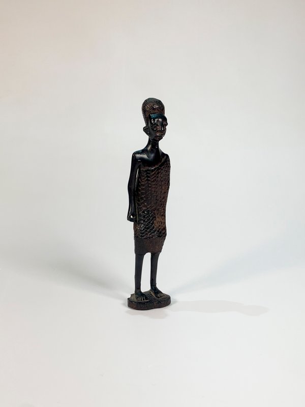 Talla Africana en Madera: Dama con Vestido Tradicional - imagen 1