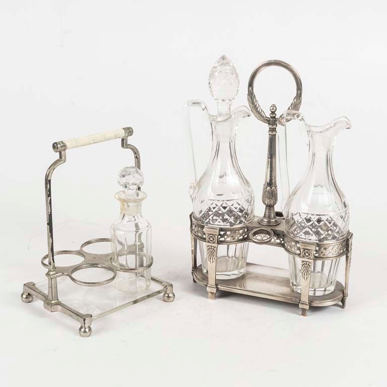 Lote anterior: Vinagrera de cristal y plata con detalles ornamentales