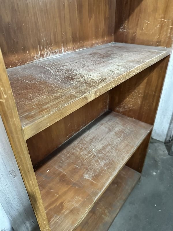Estantería de madera con múltiples estantes - imagen 6