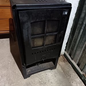 Calefactor de Hierro con Caño y Puerta de Vidrio - imagen 1