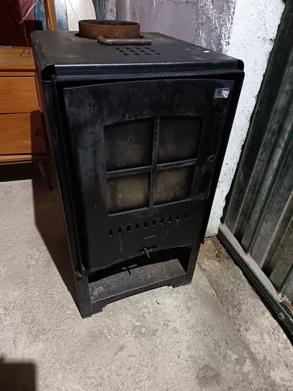 Calefactor de Hierro con Caño y Puerta de Vidrio