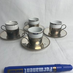 Juego de 4 Tazas de Café con Platillos en Porcelana y Metal - imagen 3