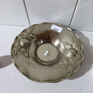 Centro de Mesa y Set de Especieros Plateados con Diseño Floral - imagen 5