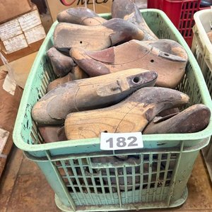 Lote de 30 Hormas Antiguas para Calzado en Madera - imagen 2