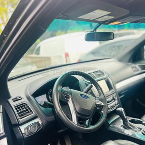 Ford Explorer XLT SUV Verde Oscuro - imagen 3