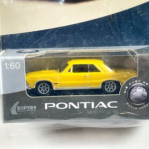 Dos Autos a Escala 1/60: Pontiac y Ford Die Cast - imagen 2