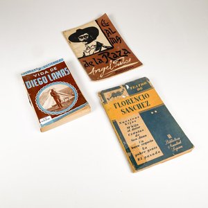 Lote siguiente: Tres Libros Antiguos: "Vida de Diego Lamas", "El Alma de la Raza", "Teatro de Florencio Sánchez"