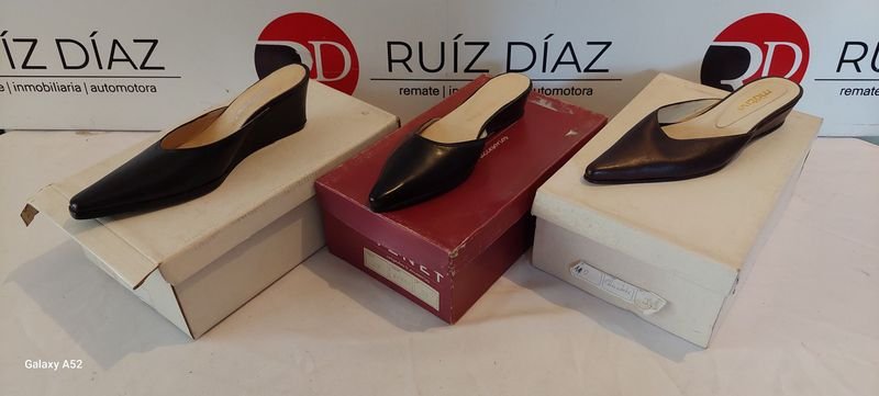 Lote siguiente: Zapatos de tacón alto en cuero negro