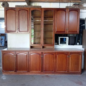 Lote anterior: Amoblamiento de Cocina en Cedro: Bajo Mesada con Granito y Placard Colgante