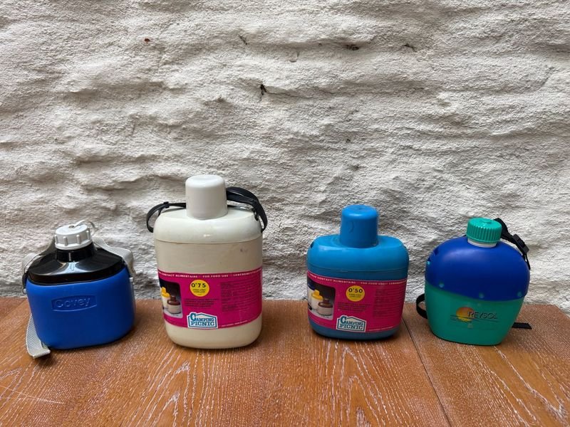 Lote de caramañolas plásticas coloridas - imagen 2
