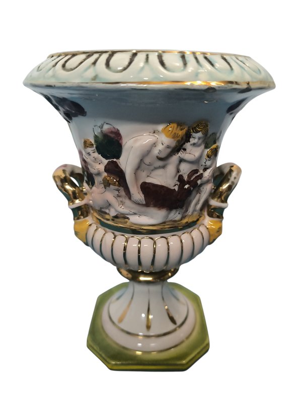 Lote siguiente: Jarrón Capodimonte con relieve de escenas mitológicas