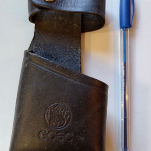 Lote siguiente: Funda Táctica de Cuero Negro para Spray de Pimienta o Maza GOEC