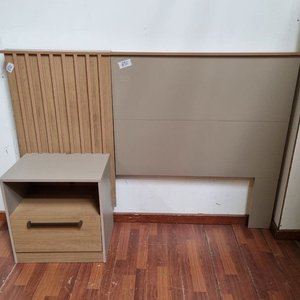 Lote siguiente: Respaldo de Cama y Mesa de Luz con Cajón Diseño Listones Dos Tonos