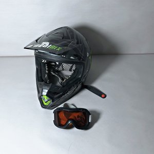 Casco Monster Energy para Competencia Talle XS con Antiparras - imagen 1
