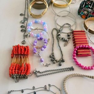 Lote de Pulseras y Brazaletes Variados - imagen 2