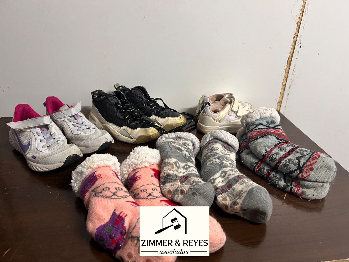 Lote de Calzado Infantil y Medias