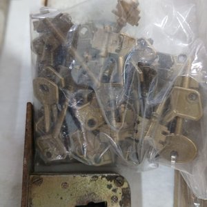 Lote de Cerraduras y Llaves Usadas Varias - imagen 5