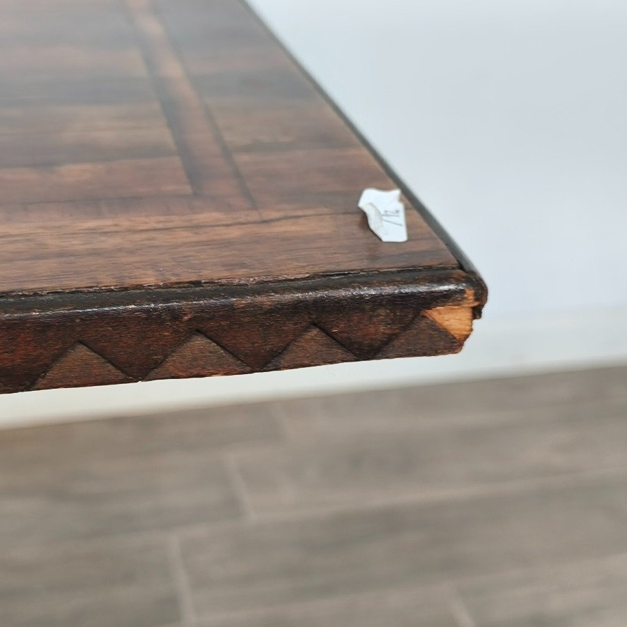 Mesa auxiliar estilo Sheraton con tapa enchapada en caoba - imagen 4