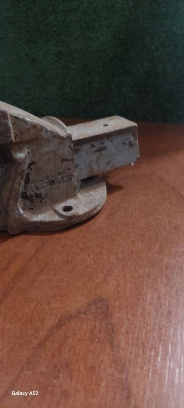 Morsa en buen estado - Vise de metal con mano de ajuste - imagen 4