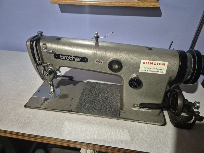 Lote anterior: Máquina de coser Brother de corte recto en impecable estado