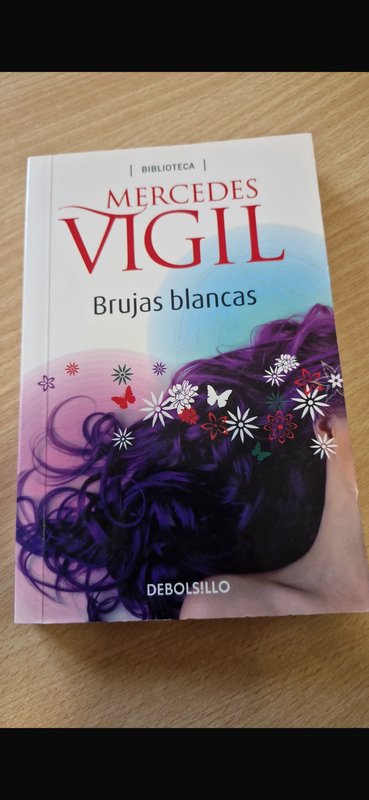 Lote siguiente: Libro: Brujas Blancas de Mercedes Vigil