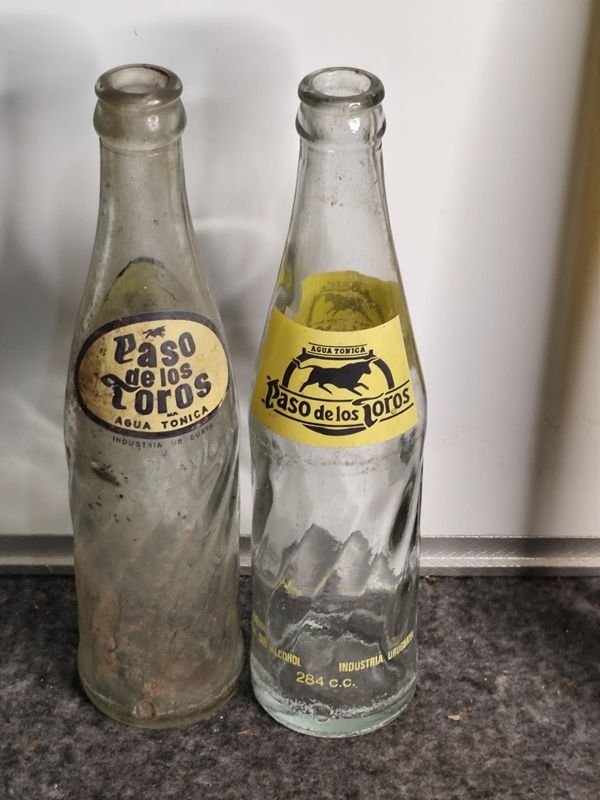 Dos Botellas Antiguas "Paso de los Toros" Agua Tónica