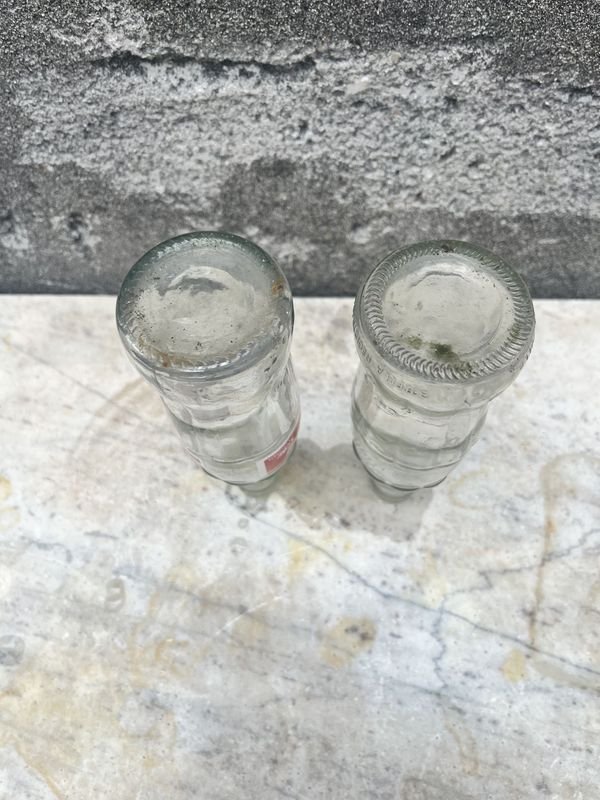 Dos botellas de Coca-Cola vacías - imagen 6