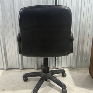 Silla de Oficina Giratoria Negra con Apoyabrazos - imagen 3