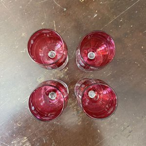 Juego de 4 Copas Bajas Rojas con Grabado de Flores - imagen 6