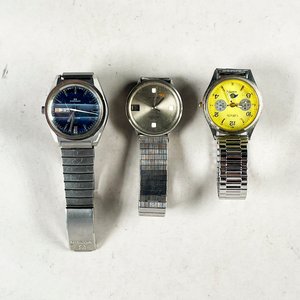 Lote anterior: Tres Relojes de Pulsera con Malla Metálica