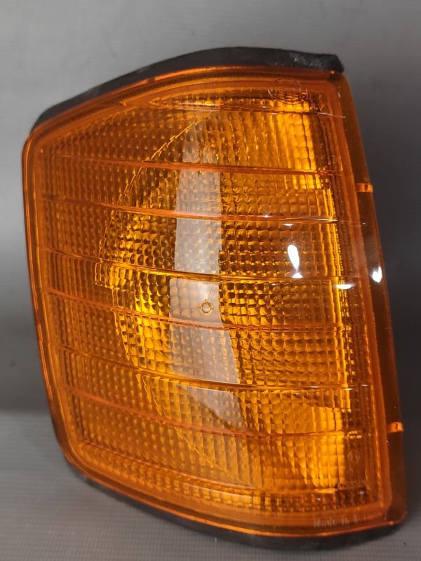 Luz Intermitente Delantera Derecha Ámbar Hella para Mercedes-Benz W201