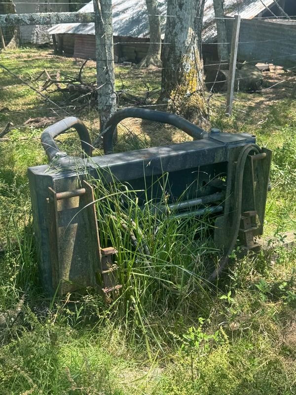 Tractor de campo MANITO para fardos - imagen 1