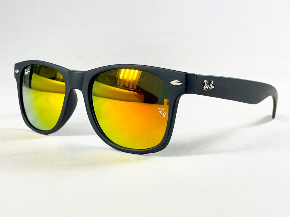 Lote anterior: Par de lentes de sol negros con lentes amarillas
