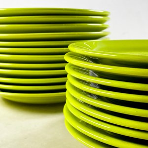Veintiún Platos de Cerámica Verde Liso para Postre - imagen 3