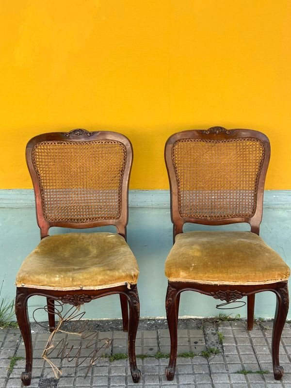 Par de Sillas Clásicas Estilo Francés con Estructura de Madera y Esterilla