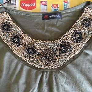 Lote de 5 Prendas de Vestir: Pantalón, Suéter y Blusas - imagen 10