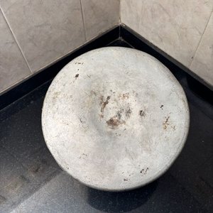 Olla de Aluminio con Tapa - 28 cm Diámetro x 15 cm Altura - imagen 3