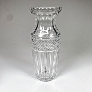 Lote siguiente: Florero de Cristal Tallado Hialino - Altura 27 cm