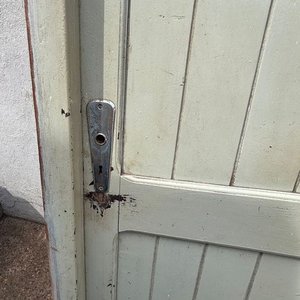 Puerta Antigua de Madera Panelada Color Grisáceo con Herrajes - imagen 6