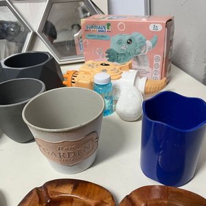 Lote Variado: Espejos, Macetas, Pantuflas, Ceniceros y Burbujero - imagen 6