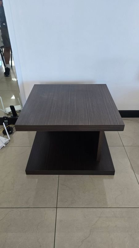 Mesa baja de madera enchapada wengue - imagen 1