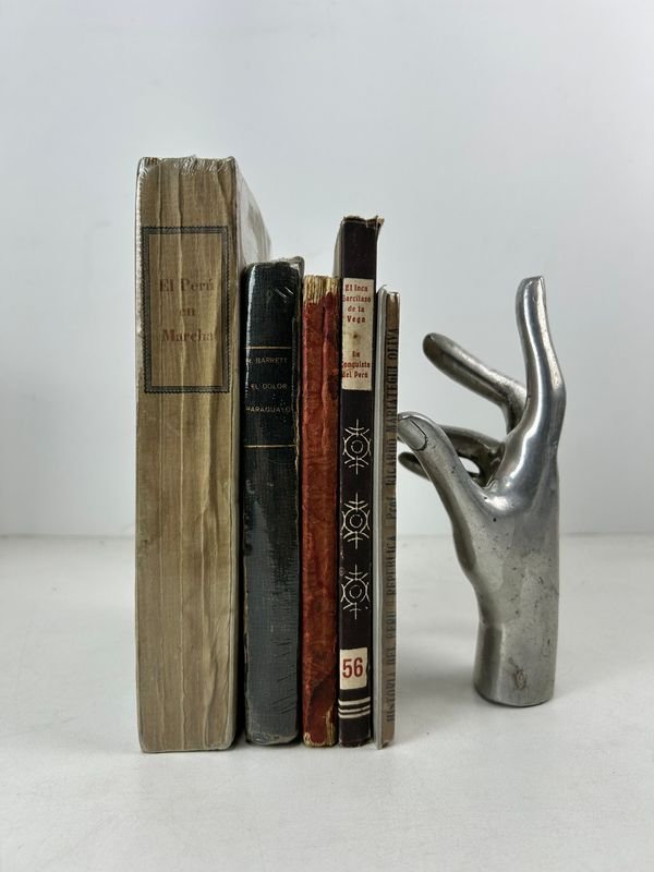Lote siguiente: Libros históricos sobre el Perú: Colección de 5 títulos