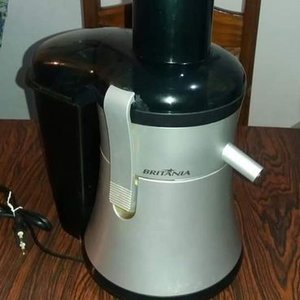 Juguera con vaso y separador de pulpa Britania completa - imagen 3