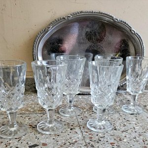 Juego de 6 Copas de Cristal Tallado con Bandeja Plateada - imagen 3