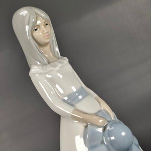 Figura de Porcelana Española Miquel Requena - Niña con Sombrero Azul - imagen 4