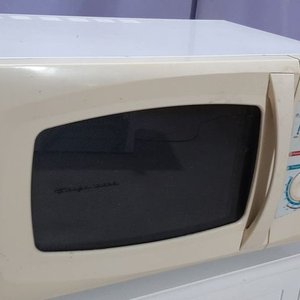 Microondas Frigidaire Manual Beige - imagen 3
