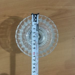Lote de 3 piezas: Cuenco de metal y vidrio azul, florero de vidrio tallado y copeta de postre - imagen 6