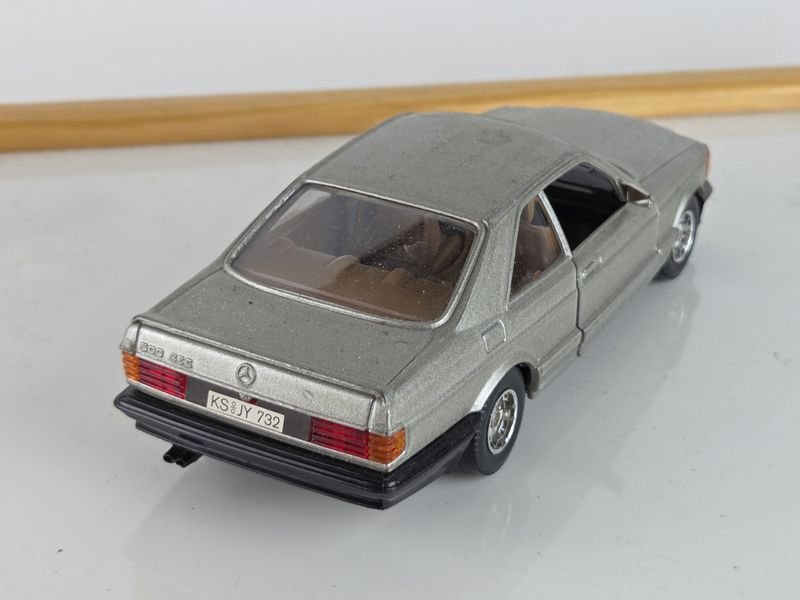 Modelo de coche Mercedes Burago escala 1-26 - imagen 4