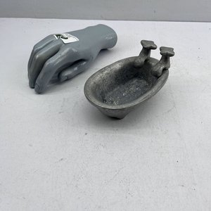 Lote siguiente: Antigua Jabonera de Aluminio con Forma de Bañera