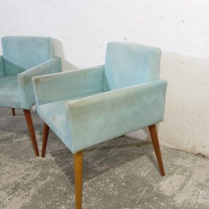 Par de Sillones Nórdicos Tapizados en Pana Celeste con Patas de Madera - imagen 3